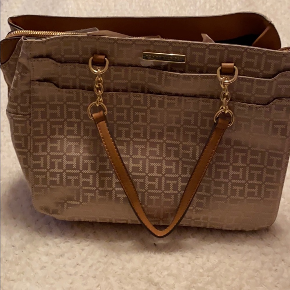 💋 Tommy Hilfiger Satchel-NWT💋